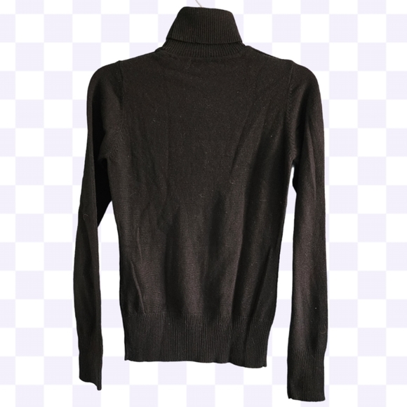 Preowned Guess  Turtle Neck Sweater. - Picture 2 of 4
